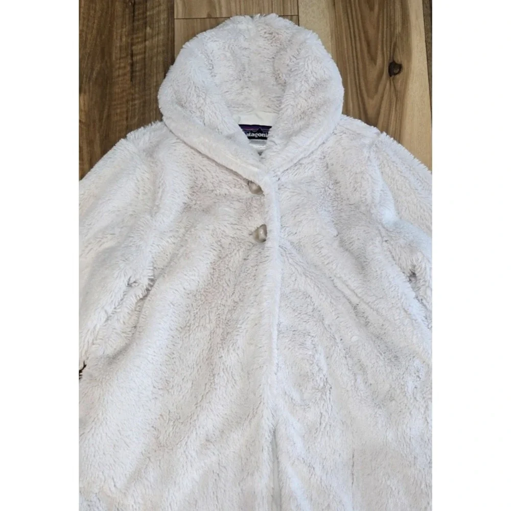 Patagonia Pelage Jacket Faux Fur Girls White Size XXL / 16-18 Very Soft 2 Button